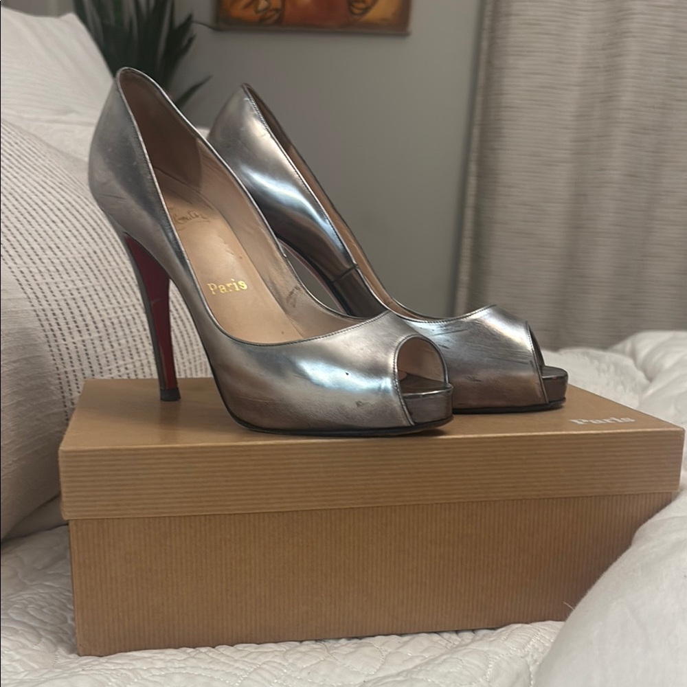 Christian Louboutin Pewter Specchio Very Prive. original box and dust bag
